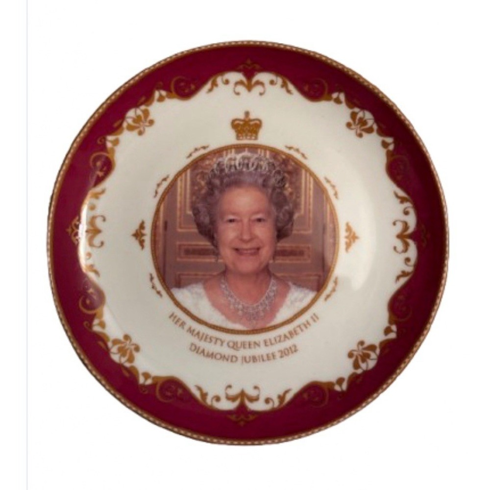 HM Queen Elizabeth II Diamond Jubilee Royal Crest 4.5" Bone China Plate 2012